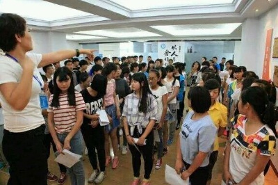 《電子廠招聘信息的冷熱交織：機(jī)遇與挑戰(zhàn)》